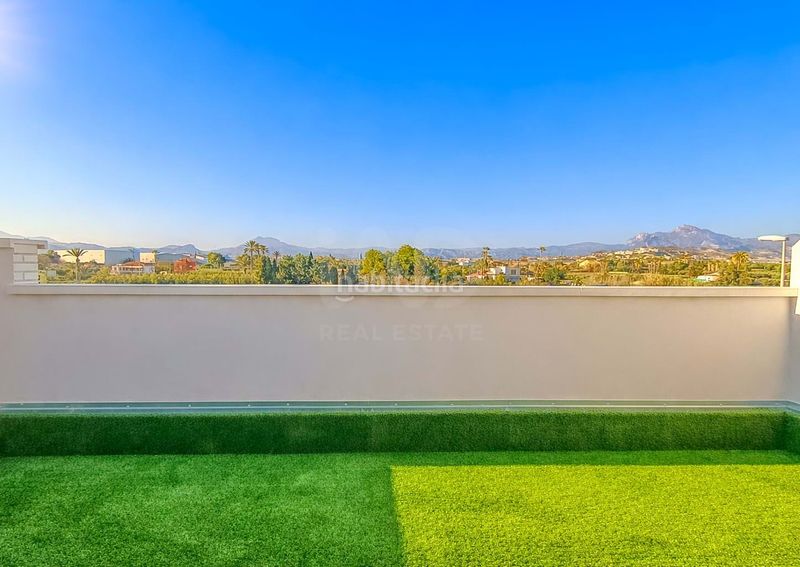 Foto 3d506745-37c8-4d8c-a7f4-85ad401014e1. Casa aparellada amb calefacció piscina a Centro Mutxamel