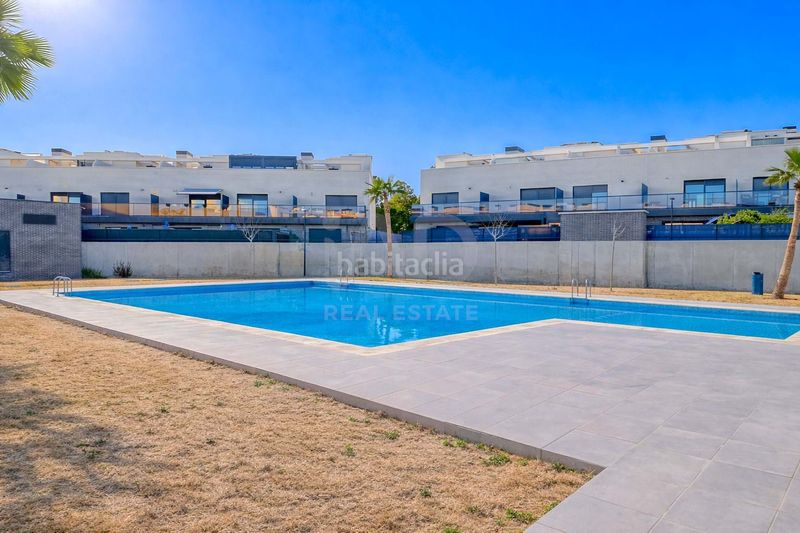 Foto 8db5c8f9-32d7-402c-822d-6915cd880ef5. Casa aparellada amb calefacció piscina a Centro Mutxamel