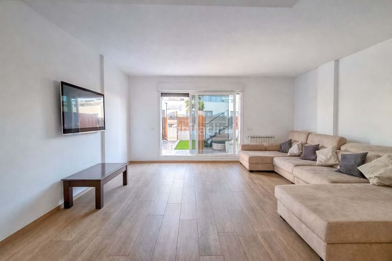 Foto 99d430c8-9693-4351-8093-3ea603ce1ae9. Casa aparellada amb calefacció piscina a Centro Mutxamel