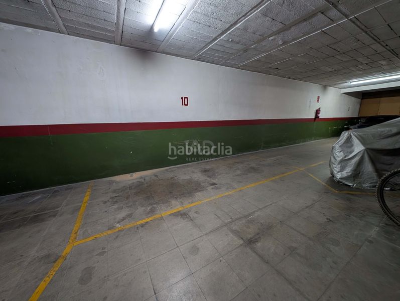 Foto bb6fc137-da30-47c1-af85-188e023a9900. Aparcament cotxe a Centre Masnou (El)