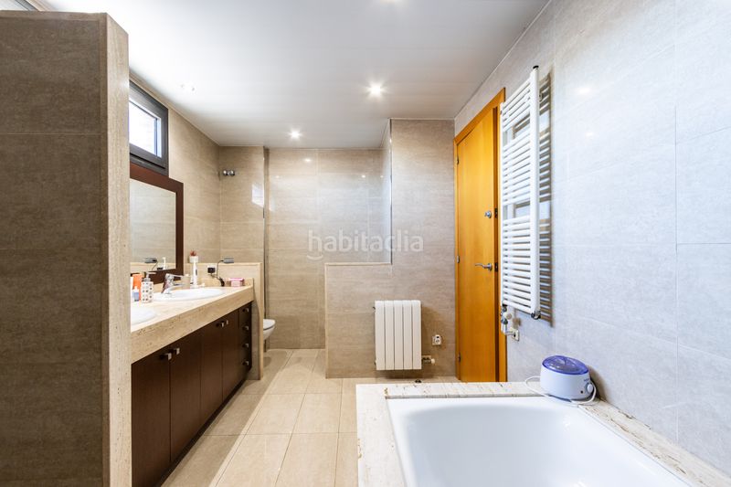 Foto 3ba063de-52fb-4a1b-aa8c-f686b3c01feb. Casa amb calefacció aparcament piscina a Can Parellada Terrassa