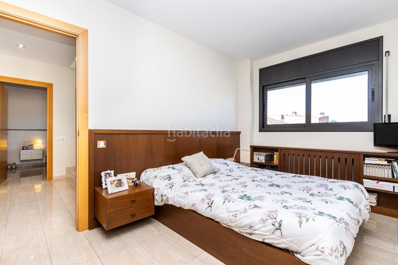 Foto 4578c189-3bc6-486a-891f-7527912ba87a. Casa amb calefacció aparcament piscina a Can Parellada Terrassa