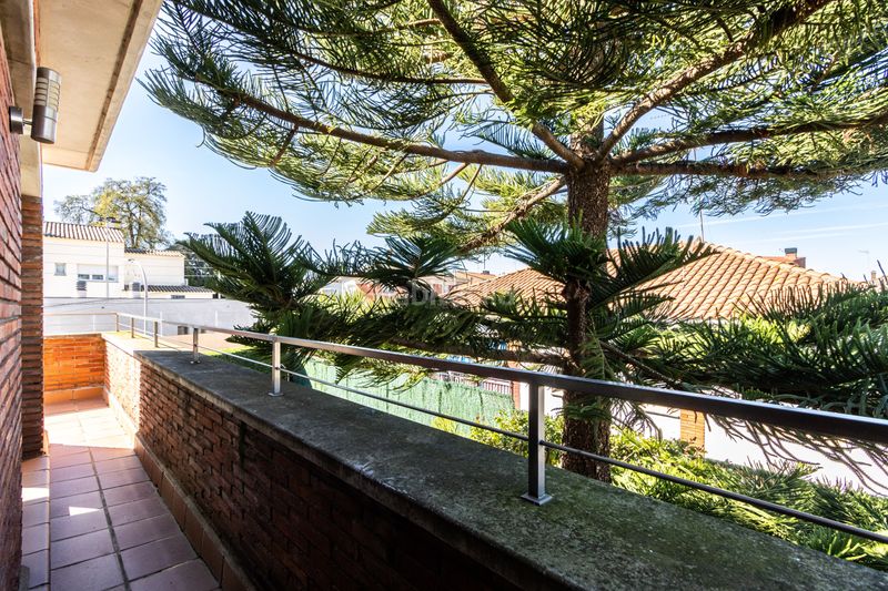 Foto 4f497700-5401-481e-aee0-f5ce7722ec05. Casa amb calefacció aparcament piscina a Can Parellada Terrassa