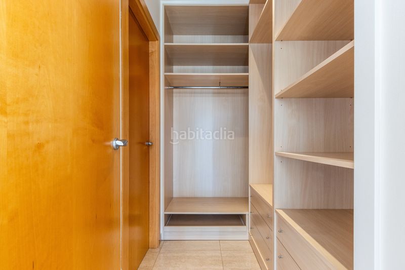 Foto 52bb5deb-139e-44f0-acb3-99567f7f1525. Casa amb calefacció aparcament piscina a Can Parellada Terrassa