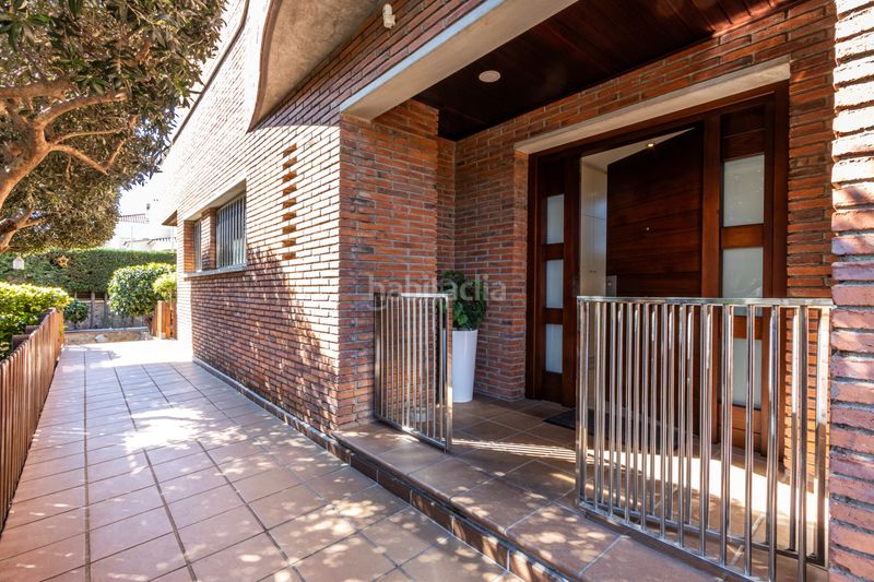 Foto 55080483-0e64-44bc-ab8a-39cece4918a6. Casa amb calefacció aparcament piscina a Can Parellada Terrassa