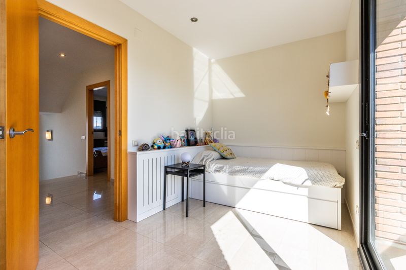 Foto 72e61653-d3ef-4944-9242-59c273414dba. Casa amb calefacció aparcament piscina a Can Parellada Terrassa