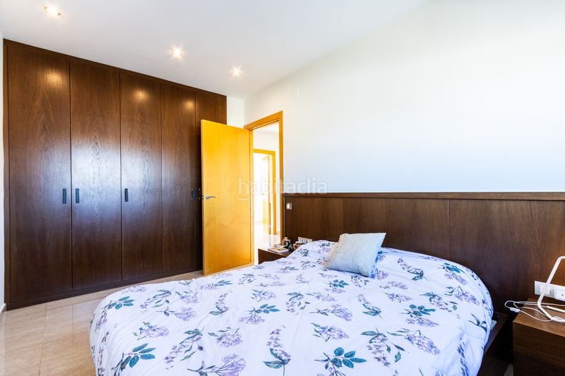 Foto 7305f587-07df-4d52-9d79-34a4b179c8c7. Casa amb calefacció aparcament piscina a Can Parellada Terrassa