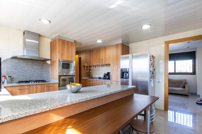 Foto 79c53a14-6c44-4e3e-9613-17a356c6a88c. Casa amb calefacció aparcament piscina a Can Parellada Terrassa