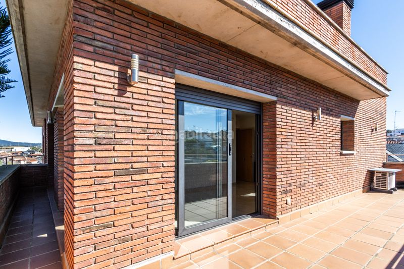 Foto 8185b7b6-fc1c-41ab-899d-8708540b1869. Casa amb calefacció aparcament piscina a Can Parellada Terrassa