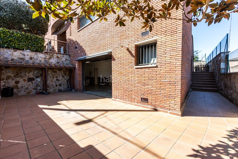 Foto 896ee3ad-6290-4b91-ad46-d2607abb6fec. Casa amb calefacció aparcament piscina a Can Parellada Terrassa