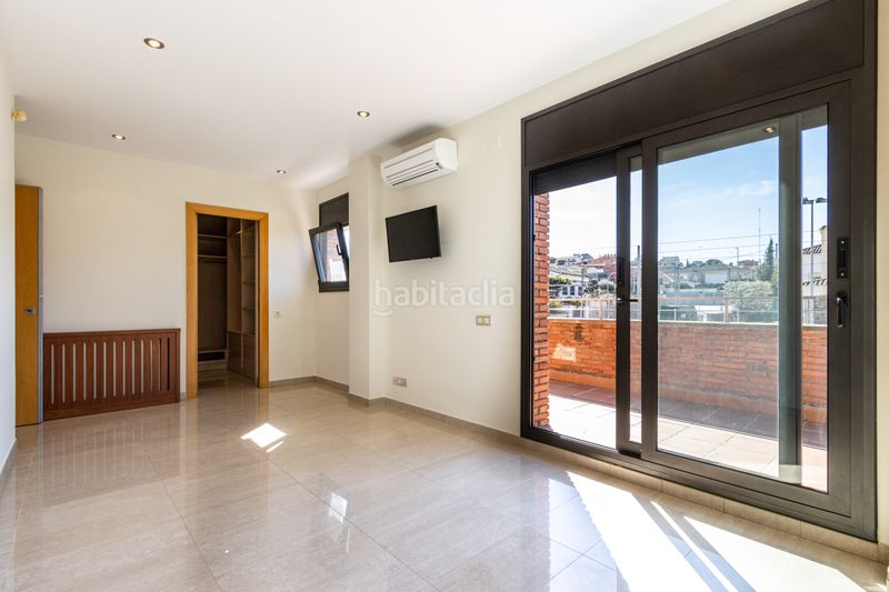 Foto e0ec7f3c-0d51-4c9b-8de1-3dfe37fc5701. Casa amb calefacció aparcament piscina a Can Parellada Terrassa