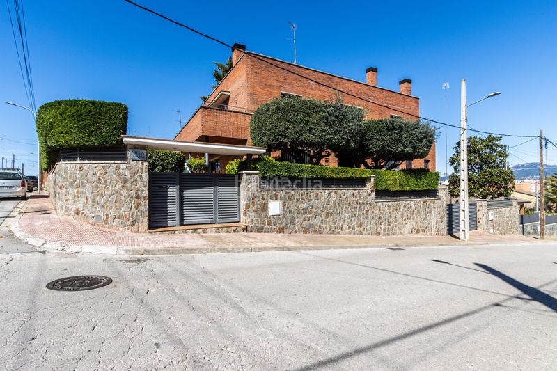 Foto e4fce959-cbb8-457b-8152-753f649fcea0. Casa amb calefacció aparcament piscina a Can Parellada Terrassa