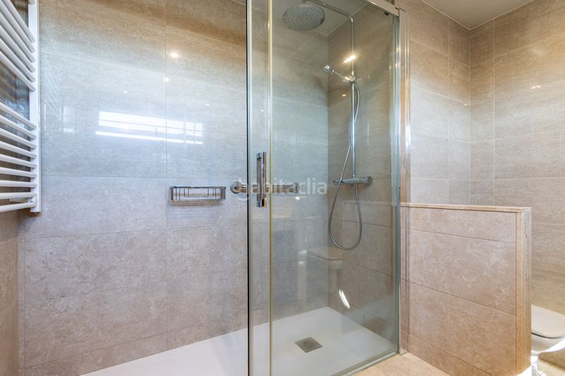 Foto fa4b46dd-98f1-43b6-b5d2-279f23742ff5. Casa amb calefacció aparcament piscina a Can Parellada Terrassa