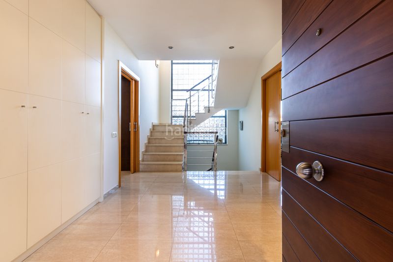 Foto fa4b4fe4-a17c-46d0-ba7f-e13b5892039f. Casa amb calefacció aparcament piscina a Can Parellada Terrassa