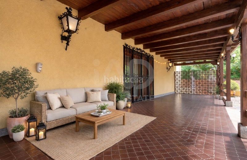 Foto c4cd590d-7ef6-48bf-83c1-8d46a2eb9a42. Chalet en Puerta Bonita Madrid