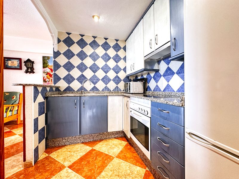 Foto 9a338f9f-ba9b-4041-a09e-39f000b3eeda. Àtic amb calefacció a Playa Levante Benidorm