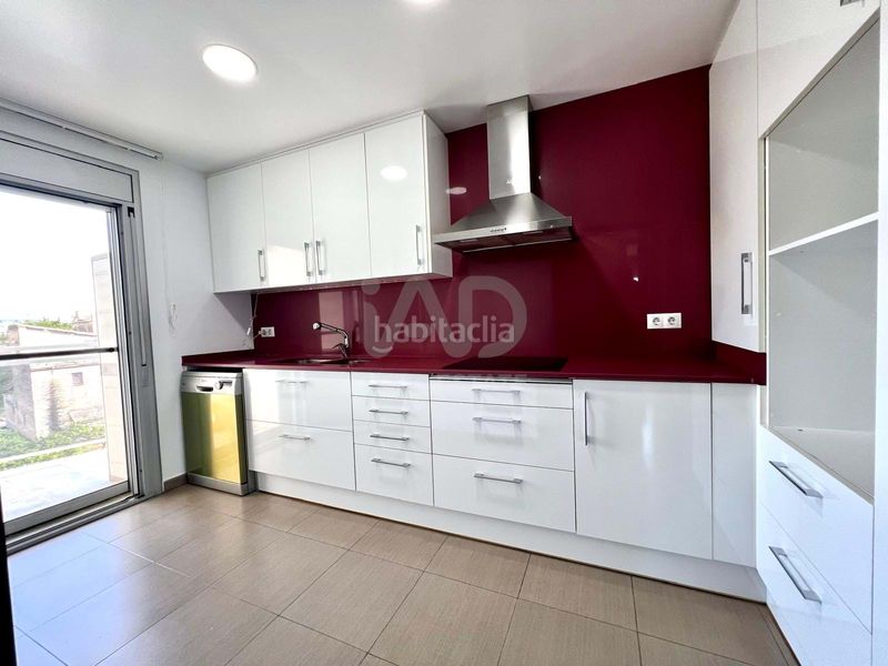 Foto df7adde1-92f9-4eab-8b87-014a9c3fa915. Pis amb calefacció aparcament a Roquetes