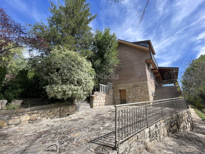 Foto 7b7b8560-a5aa-43d0-8b2c-c9a8c61285ee. Xalet amb calefacció aparcament piscina a Valdemaqueda