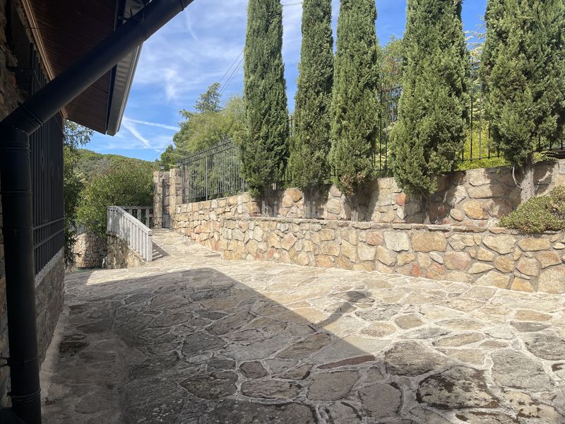 Foto b8f0b586-ad0c-43ff-98cb-608126bfa9f2. Xalet amb calefacció aparcament piscina a Valdemaqueda