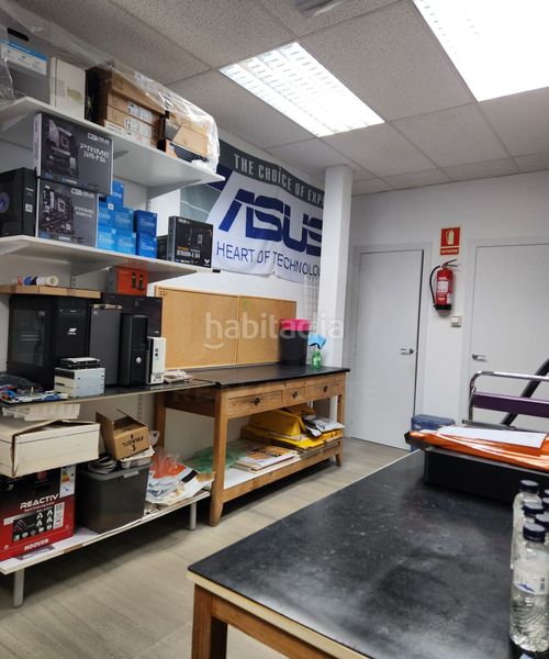 Foto 1a7fc2ce-7a8a-4b81-b582-85b1ae969d3f. Local comercial a La Gavarra Cornellà de Llobregat