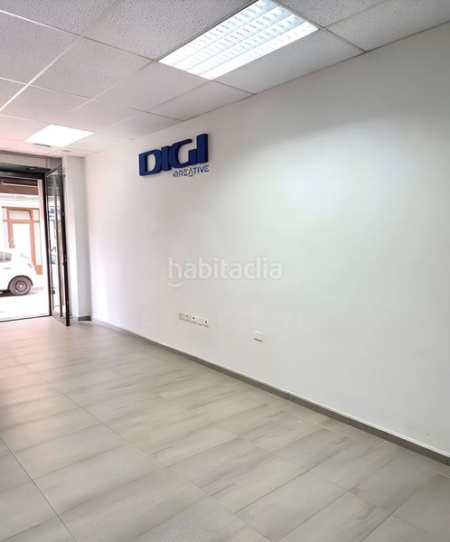 Foto aec8a93f-29fe-4523-a5f5-c4464540bf4a. Local comercial a La Gavarra Cornellà de Llobregat