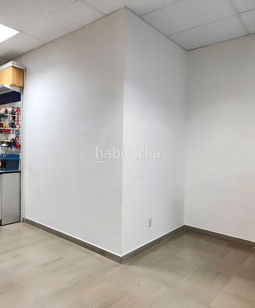 Foto d2774449-5c10-408b-8d1a-387b86282650. Local comercial a La Gavarra Cornellà de Llobregat