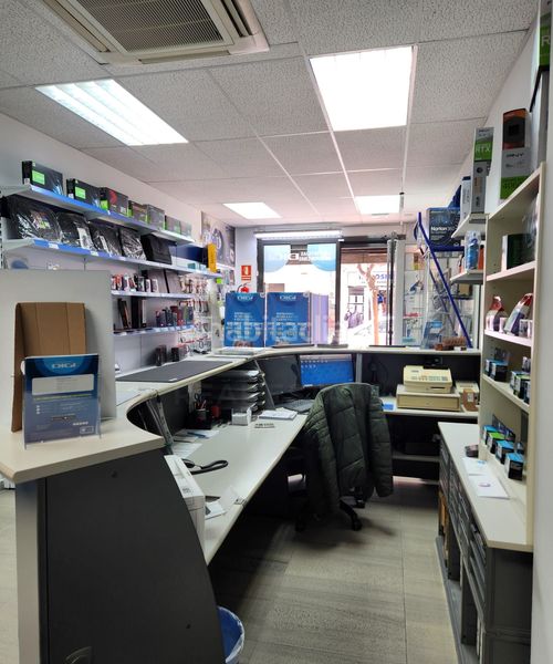 Foto d4e723a9-5e06-42a1-9007-2ae96cc51b73. Local comercial a La Gavarra Cornellà de Llobregat