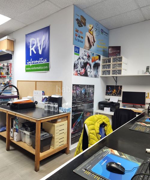 Foto dcabaa77-6043-45da-8781-396f0382c638. Local comercial a La Gavarra Cornellà de Llobregat