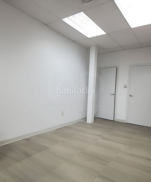 Foto dcd80832-0524-42f4-a415-c2797ad60a64. Local comercial a La Gavarra Cornellà de Llobregat
