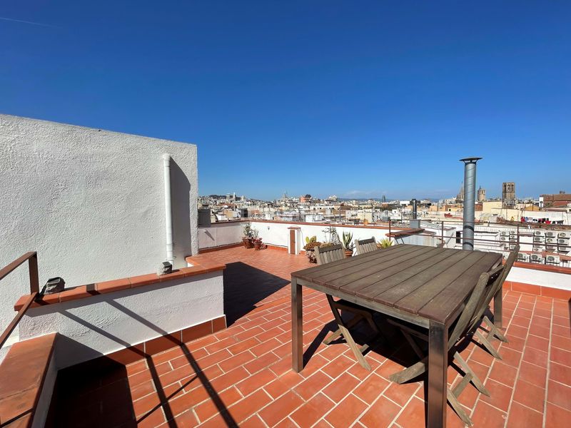 Foto 2277de93-14fe-4df0-aaee-476910778ba3. Àtic a carrer de sant rafael 26 a Raval Barcelona