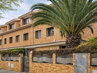 Doppelhaus in Carrer escornalbou