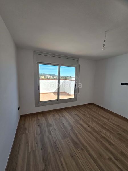 Foto 0c623b19-a634-40de-b42b-bf439c17ef6a. Àtic amb calefacció a Roquetes