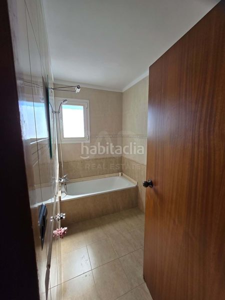 Foto 442c0321-f4b2-4bfe-b431-516946194a02. Àtic amb calefacció a Roquetes