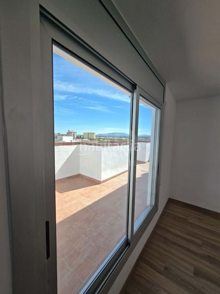 Foto 9f5e2d19-8368-4247-8bf6-719bdf438ddc. Àtic amb calefacció a Roquetes