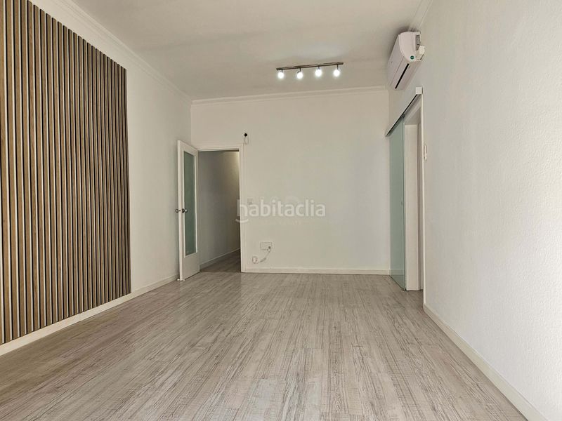 Foto ad084957-8f69-4c2e-8acb-2cac7d4fb68e. Pis amb calefacció aparcament a Sants-Badal Barcelona