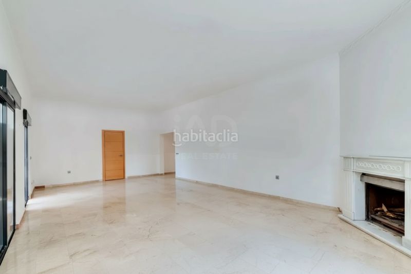 Foto 19afe9d5-608f-4bd7-a46f-1a31f3d29a7d. Xalet amb aparcament a Río Real Marbella
