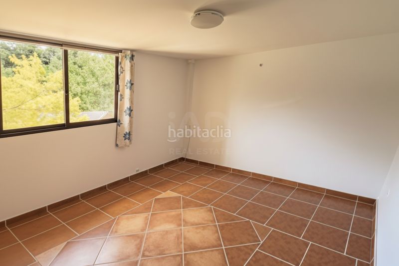 Foto ae537122-b412-4eb2-a0c1-54a1ec1cba95. Xalet amb aparcament a Río Real Marbella