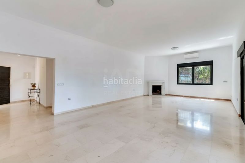 Foto da77d230-40c4-4ef5-bff6-b63c2974bbbf. Xalet amb aparcament a Río Real Marbella
