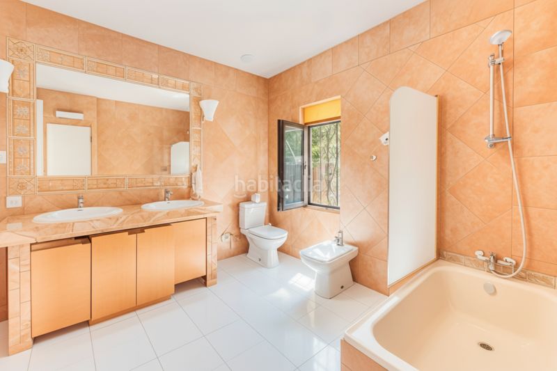 Foto e27d4769-86d9-4967-a1ae-a33d58dfe84b. Xalet amb aparcament a Río Real Marbella