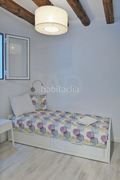 Foto c6e581c7-6349-42c5-9692-527f3d4e3c85. Àtic amb calefacció a Raval Barcelona