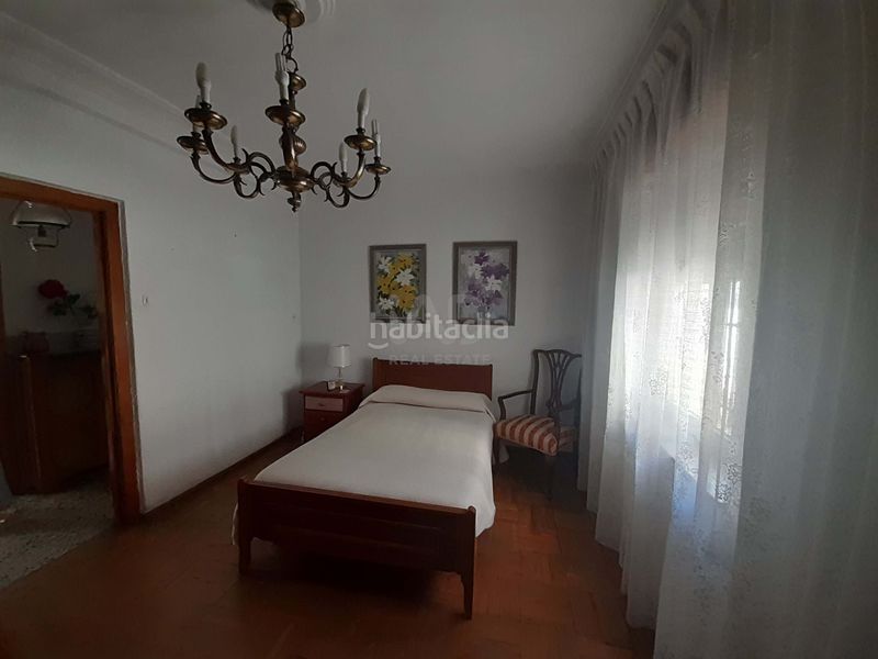 Foto 1c426c65-a216-45e0-ae4e-f74b8f11f9a8. Casa amb calefacció aparcament a Bañeza (La)