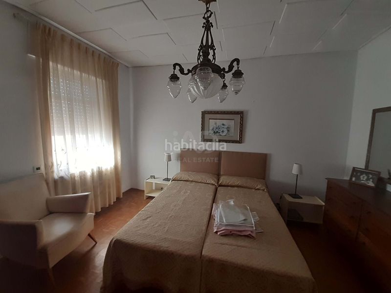 Foto b29a2156-33e4-4bbd-84d0-97a9cfa15b75. Casa amb calefacció aparcament a Bañeza (La)