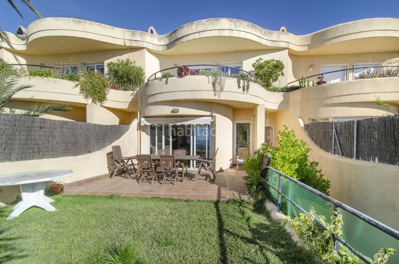 Foto 00fd7388-8e5f-4a4c-a95c-779f25ed4067. Casa aparellada amb calefacció aparcament piscina a Sitges