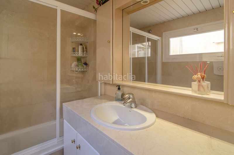 Foto 045b3d06-7b7e-4462-a5c7-77d5ca63ae15. Casa aparellada amb calefacció aparcament piscina a Sitges