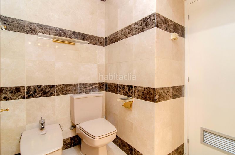 Foto 055e2426-947a-4217-ab5f-e53cc9528b27. Casa aparellada amb calefacció aparcament piscina a Sitges