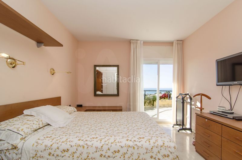 Foto 628addee-9143-44c1-bb84-e9dc89842bf4. Casa aparellada amb calefacció aparcament piscina a Sitges
