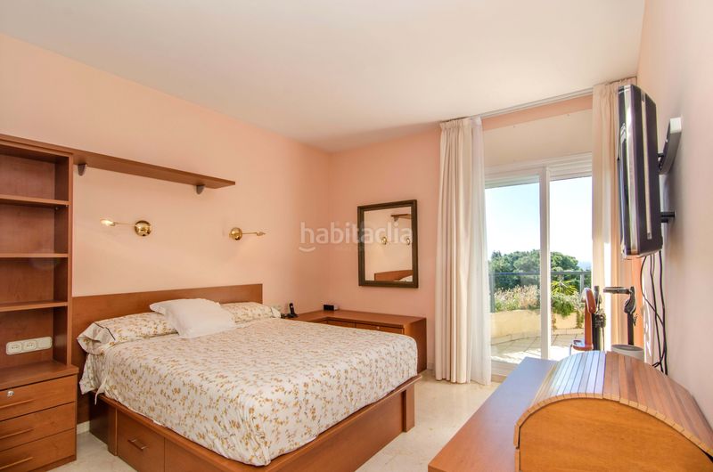 Foto a2a73b0b-172b-4ec7-94c5-e659d768f171. Casa aparellada amb calefacció aparcament piscina a Sitges