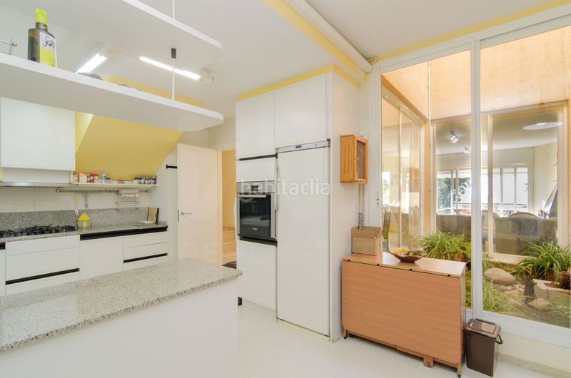 Foto a94a638f-14cc-43d2-a325-e72cbf6b0613. Casa aparellada amb calefacció aparcament piscina a Sitges