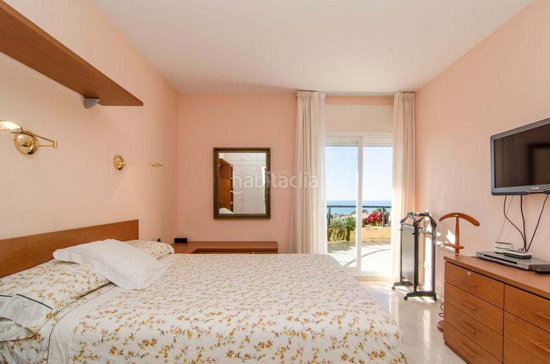 Foto c5cdd7a8-1a01-4134-9941-2249a2652f7d. Casa aparellada amb calefacció aparcament piscina a Sitges