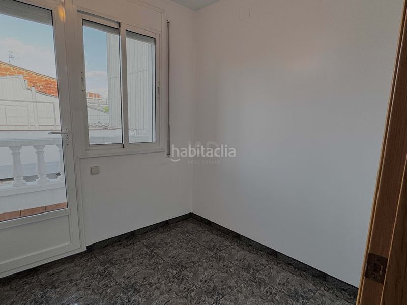 Foto efbf3798-fdfe-4c29-b817-835b05dfa7e1. Casa amb calefacció aparcament a Sant Pere Nord Terrassa